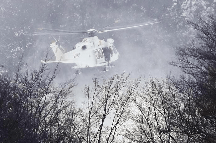 Quello strano fumo che usciva dalla neve… e ha guidato i soccorritori alla salvezza dei sopravvissuti.