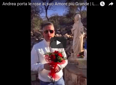 Andrea porta le rose al suo Amore più Grande