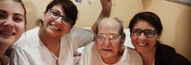 Anziano finge mal di testa e va in ospedale: era il suo compleanno e non voleva restare solo.
