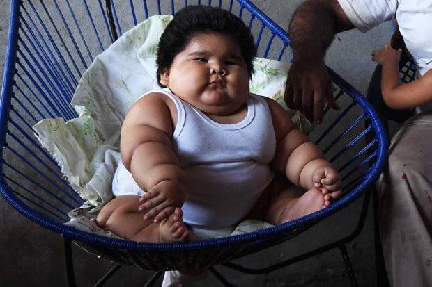 Luisito, neonato di dieci mesi che pesa 28 chili