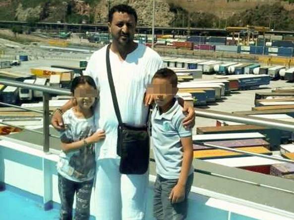 Marocchino salva bimbo di due anni: «Poteva essere mio figlio»